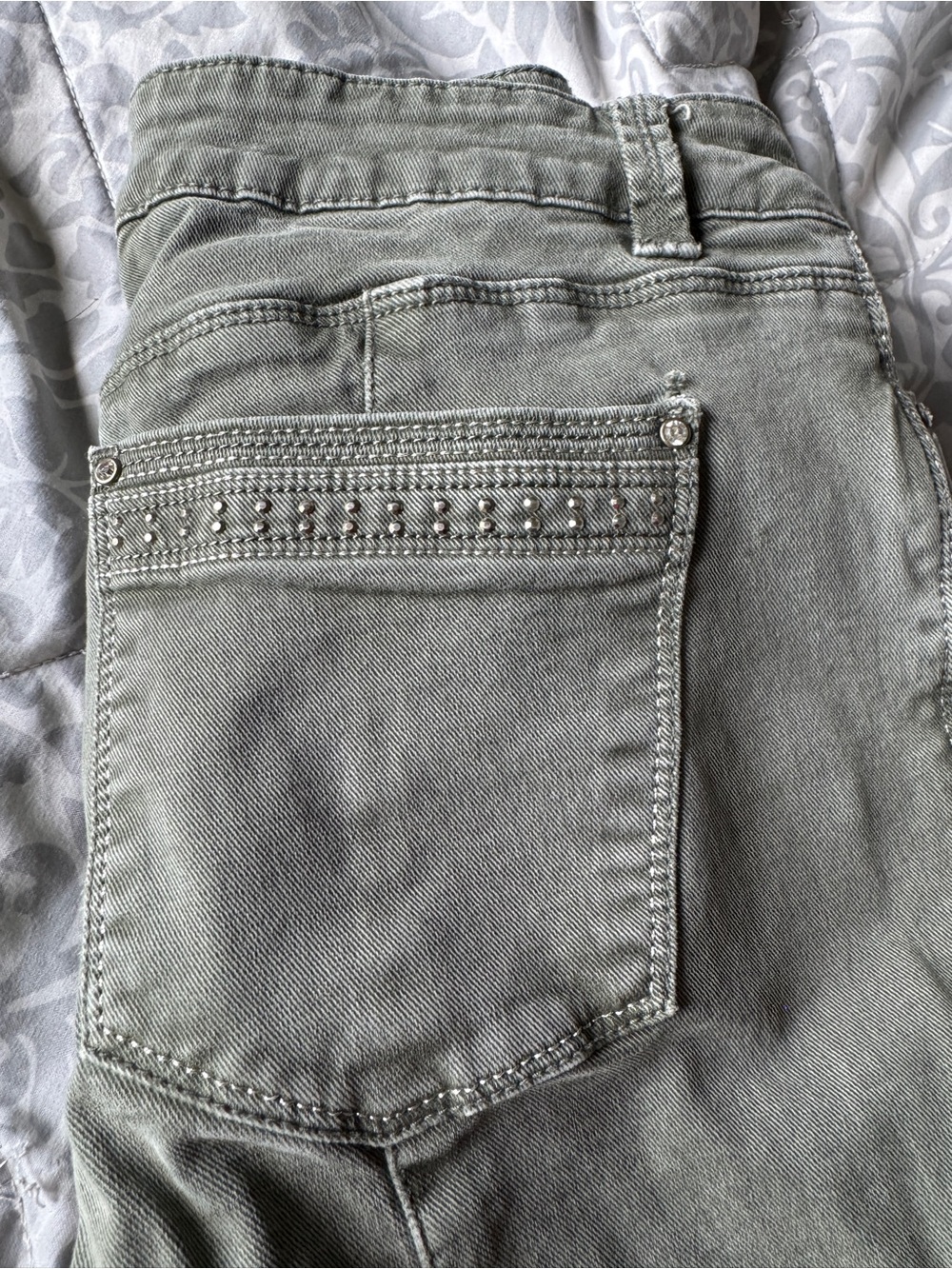 White House Black Market Gray Skinny Jeans with Studded Back Pocket